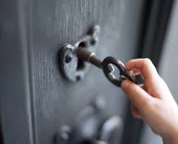 City Locksmith Store Robbins, IL 708-365-8478 - 14-Unlock-Door